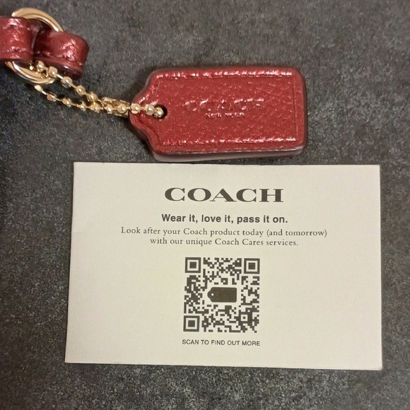 NWOT Coach Metallic Red Wristlet - Picture 4 of 4
